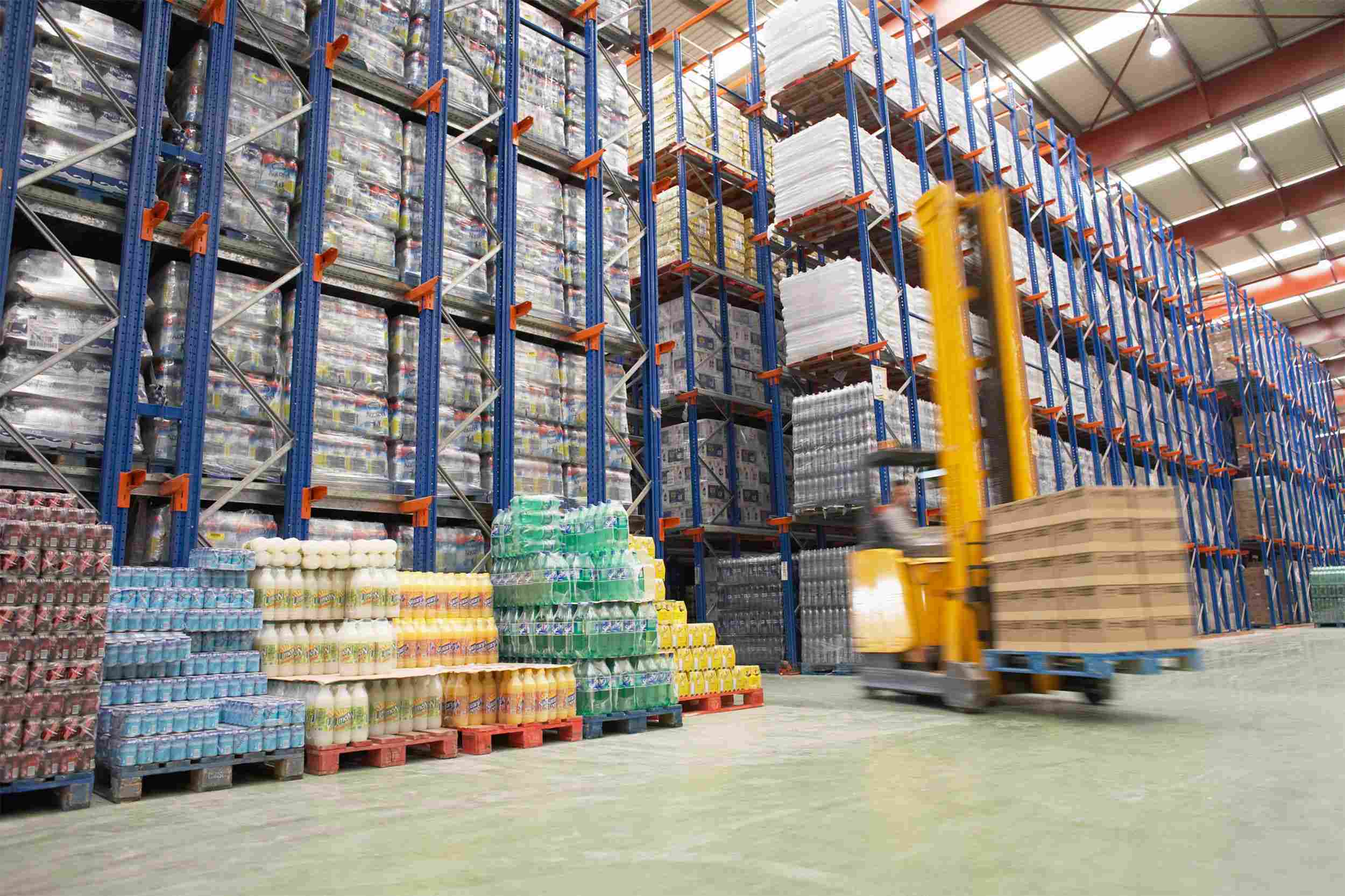 http://www.optimallojistik.com/wp-content/uploads/2015/09/Warehouse-and-lifter.jpg