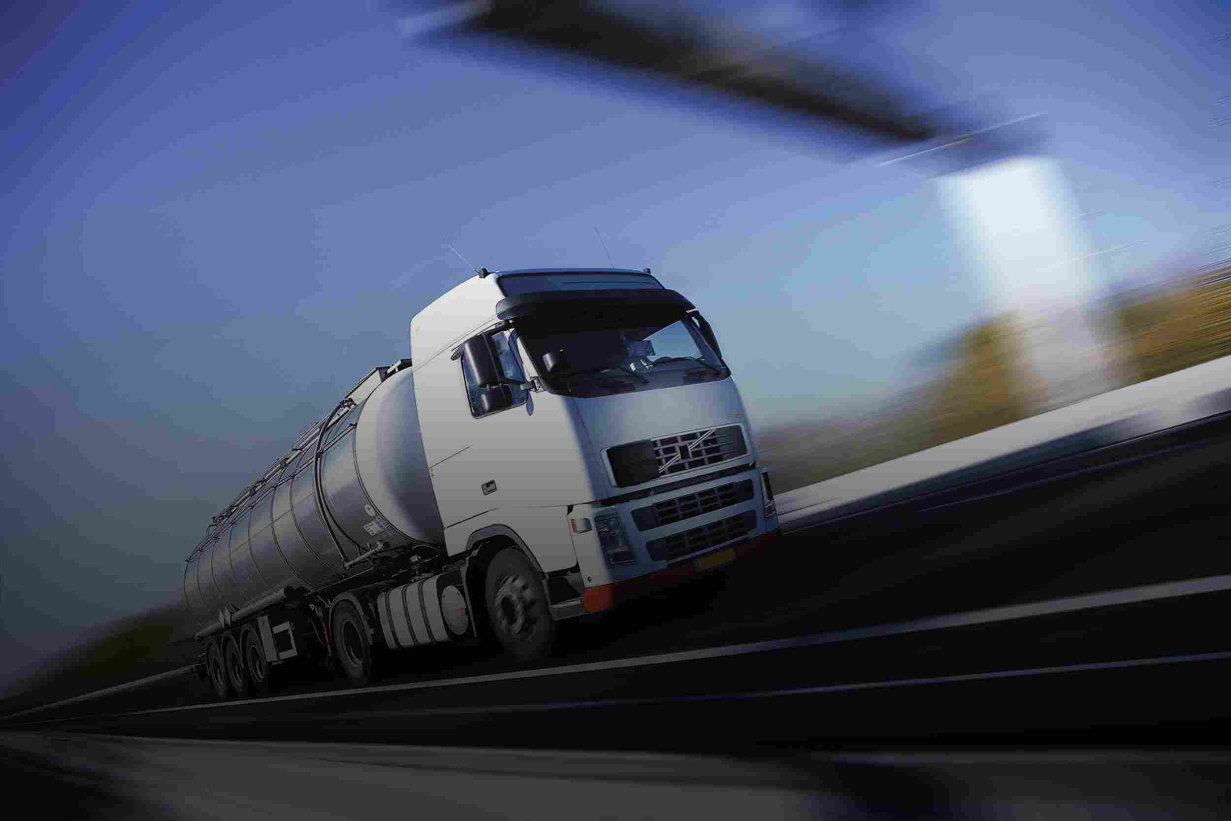 http://www.optimallojistik.com/wp-content/uploads/2015/09/White-Truck-single.jpg